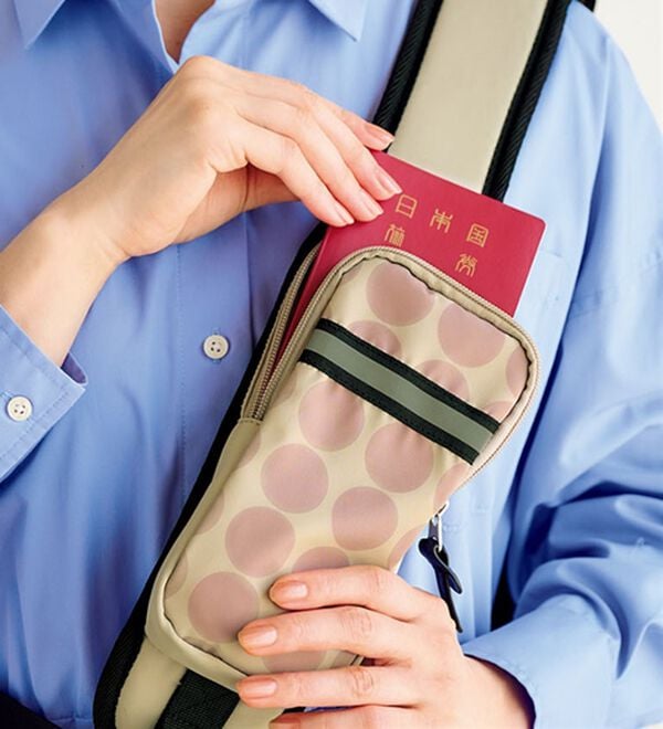 BELLUNA（ベルーナ）の「気がきく小回り優秀ボディバッグ（リュック）」｜詳細画像