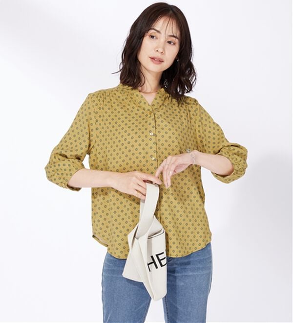 BELLUNA（ベルーナ）の「レーヨン素材ギャザー使いプリントブラウス（ブラウス）」｜詳細画像