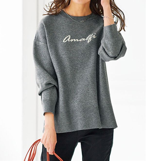 BELLUNA（ベルーナ）の「スウェットライク素材ニットプルオーバー（ニット・セーター）」｜ロゴ(杢グレー)