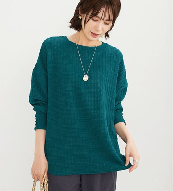 BELLUNA（ベルーナ）の「ジャカード素材袖ボタン使いゆったりプルオーバー（カットソー）」｜詳細画像