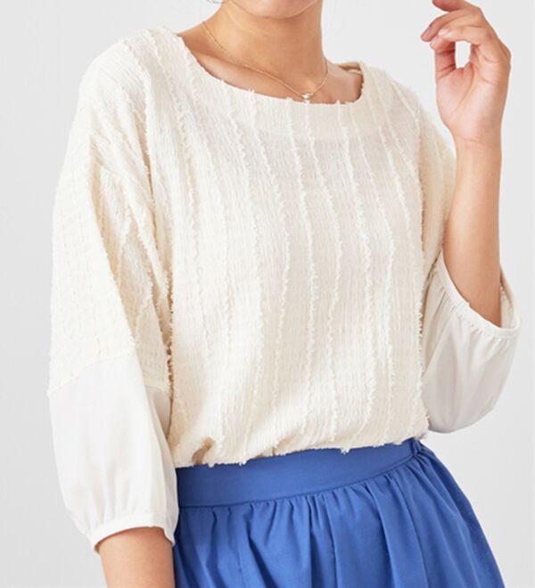 BELLUNA（ベルーナ）の「楊柳ストライプ刺しゅうブラウス（カットソー）」｜アイボリー