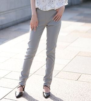 A HAPPY MARILYN（アハッピーマリリン）の「【Ｍ～８Ｌ】【選べる丈】のび～る ストレッチ ツイル 魔法の 美脚レギンスパンツ（スリム・スキニーパンツ）」｜ペールグレー