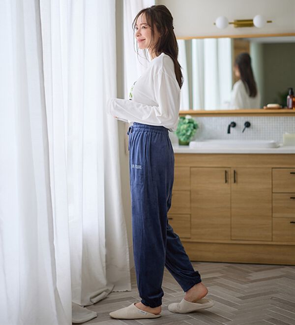 LAVIENNE（ラヴィエンヌ）の「まるで毛布！吸湿発熱ジョガーパンツ（その他パンツ）」｜詳細画像