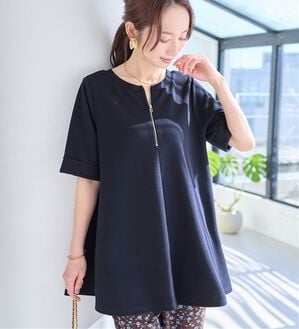 Viola e Viola（ヴィオラ エ ヴィオラ）の「ひんやり＆シワになりにくい　エンボス素材Ａラインチュニック（チュニック）」｜ネイビー