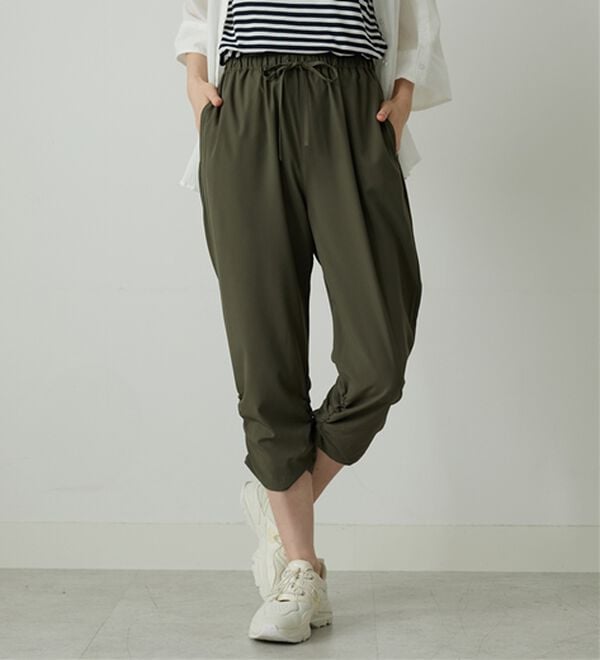 BELLUNA（ベルーナ）の「【接触冷感/UVカット/吸水速乾/軽量】ヒンヤリ＆速乾！裾くしゅクロップドパンツ（クロップドパンツ）」｜詳細画像