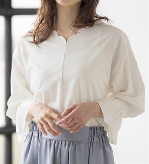 RANAN（ラナン）の「ひんやり！キャンディースリーブスカラップブラウス（カットソー）」｜オフホワイト