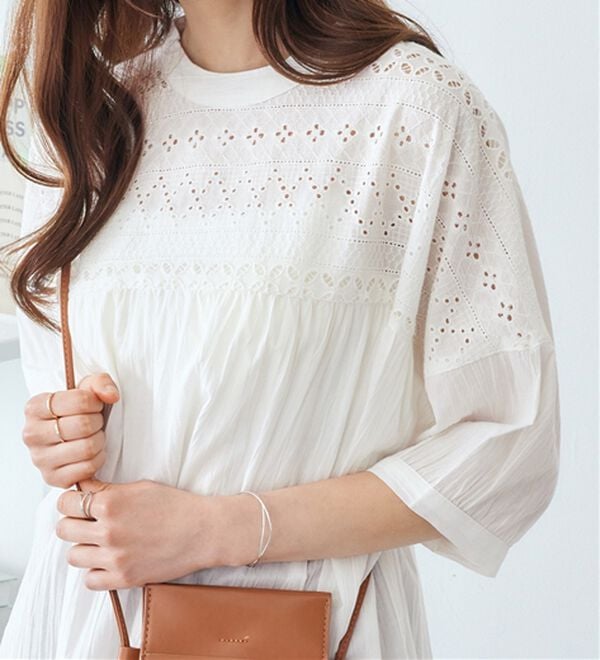 Viola e Viola（ヴィオラ エ ヴィオラ）の「【インド綿】フロントヨーク刺繍ブラウス（ブラウス）」｜詳細画像