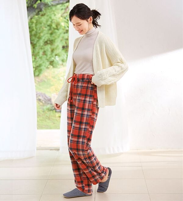 LAVIENNE（ラヴィエンヌ）の「肌側綿１００％あったかフリースボトム（その他パンツ）」｜詳細画像