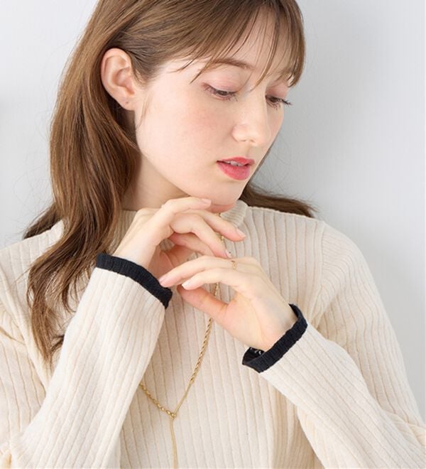 alotta（アロッタ）の「【静電気防止】もっちり袖配色リブニット（ニット・セーター）」｜アイボリー