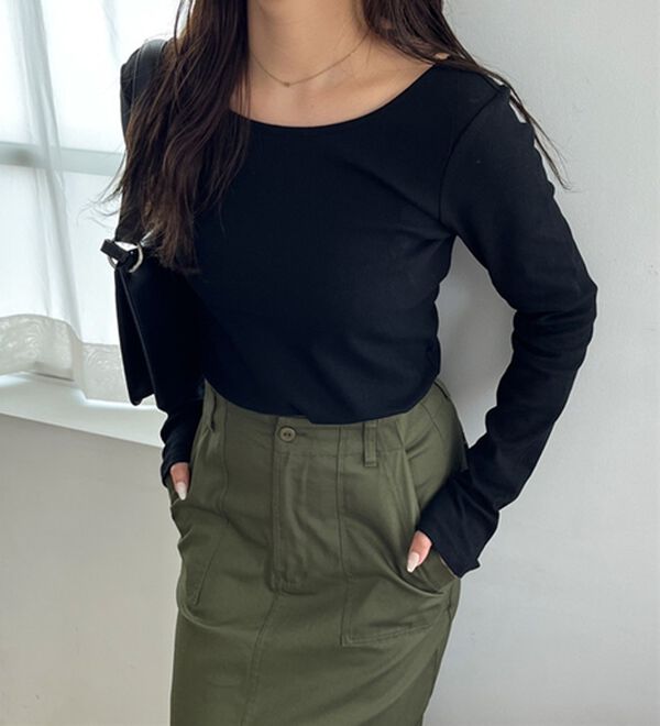 GeeRA（ジーラ）の「バックオープンリブトップス（カットソー）」｜ブラック