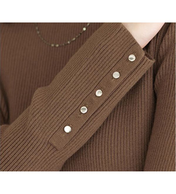 Pierrot（ピエロ）の「【選べるネック】袖ボタンリブニット（ニット・セーター）」｜詳細画像