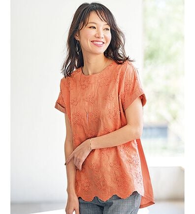 BELLUNA（ベルーナ）の「モチーフレース使いデザインプルオーバー（カットソー）」