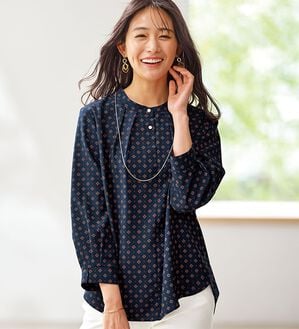 BELLUNA（ベルーナ）の「金ボタン使い華やぎ小紋ブラウス（ブラウス）」｜詳細画像