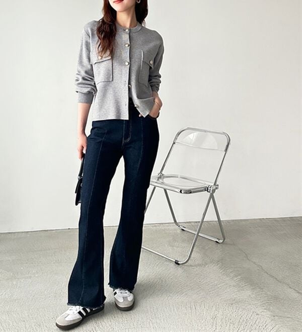 GeeRA（ジーラ）の「センターシームフレアデニムパンツ（フルレングスパンツ）」｜詳細画像