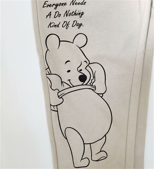 「＜Ｄｉｓｎｅｙ＞【プー】裏メッシュ刺しゅう使いクロプトパンツ（その他パンツ）」｜詳細画像