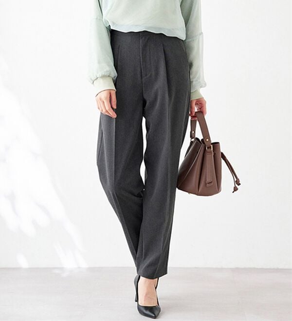 BELLUNA（ベルーナ）の「こっそりおなかがラクラク！ボタン使いウエスト調整テーパードパンツ（テーパードパンツ）」｜詳細画像