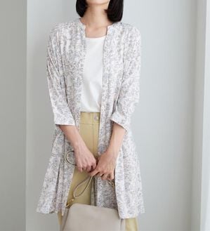 BELLUNA（ベルーナ）の「【接触冷感】レーヨン素材ウエストタック使いワンピース（その他ワンピース）」｜アイボリー花柄