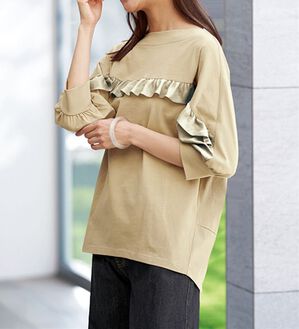 BELLUNA（ベルーナ）の「艶やか綿１００％フリル使いプルオーバー（カットソー）」｜トープ