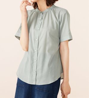 BELLUNA（ベルーナ）の「ギャザー使いバンドカラーブラウス（ブラウス）」｜セージ