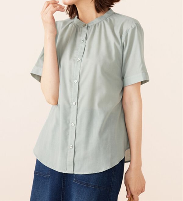 BELLUNA（ベルーナ）の「ギャザー使いバンドカラーブラウス（ブラウス）」｜セージ