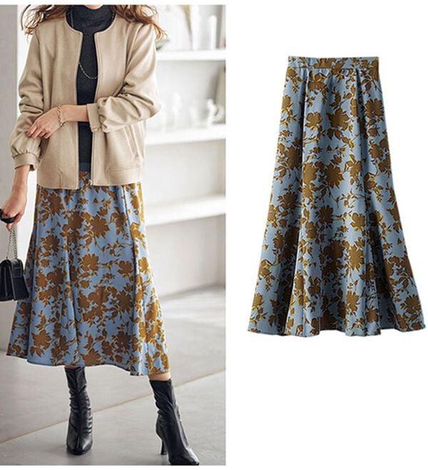 BELLUNA（ベルーナ）の「デシンプリント切替フレアースカート（ロングスカート）」｜ブルー系大花柄