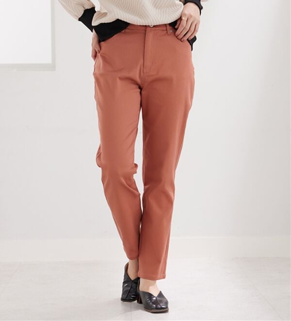 BELLUNA（ベルーナ）の「サラリ快適！蓄熱綿サテンストレッチカラーパンツ（フルレングスパンツ）」｜詳細画像