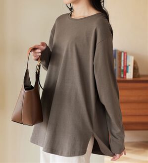 Viola e Viola（ヴィオラ エ ヴィオラ）の「【吸湿発熱】あったか綿１００％チュニックTシャツ（チュニック）」｜モカ