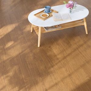 iellio（イエリオ）の「ペット対応フロアクッション＜簡単ロール式・フローリング調・防水・はっ水・抗菌・防カビ・消臭・防炎・滑りにくい・日本製＞（カーペット）」｜オーク