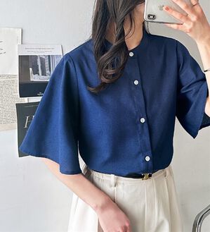 GeeRA（ジーラ）の「フレアー袖バンドカラーブラウス（ブラウス）」｜ネイビー