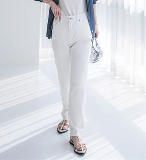 BELLUNA（ベルーナ）の「サラリ速乾！綿サテンストレッチカラーパンツ（フルレングスパンツ）」｜オフ白3