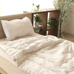 iellio（イエリオ）の「ピーターラビット　二重ガーゼシャビーシック（敷パッド）」｜イエロー