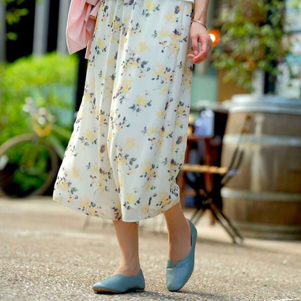 BELLUNA（ベルーナ）の「美ラインカッティングチラリ花柄パンプス（パンプス）」｜詳細画像