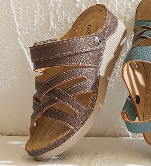 BELLUNA（ベルーナ）の「レザー調クロスデザイン２ＷＡＹサンダル（サンダル・ミュール）」｜モカ