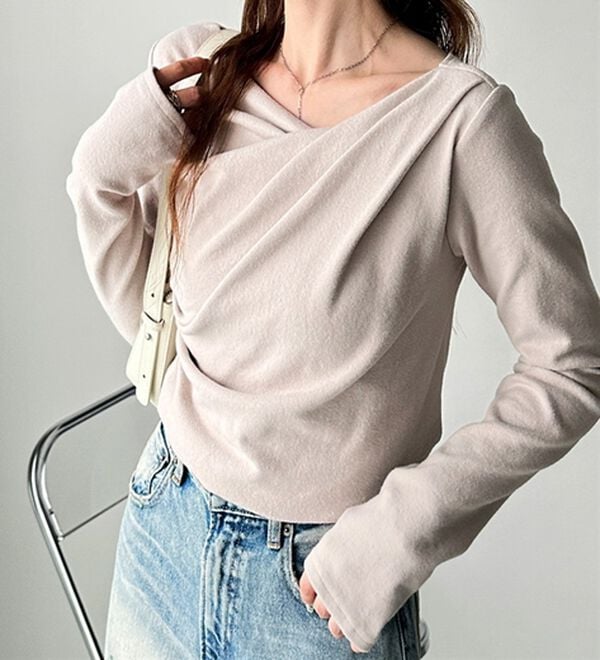 GeeRA（ジーラ）の「ドレープデザインカットソー（カットソー）」｜詳細画像