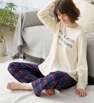 LAVIENNE（ラヴィエンヌ）の「綿１００％スムース素材ロゴ使いパジャマ（パジャマ・ルームウェア）」｜詳細画像