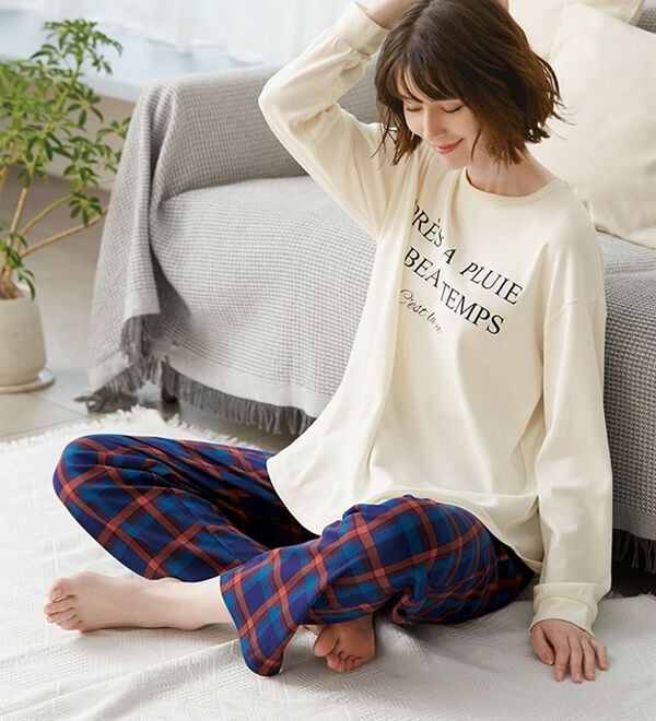 LAVIENNE（ラヴィエンヌ）の「綿１００％スムース素材ロゴ使いパジャマ（パジャマ・ルームウェア）」｜詳細画像