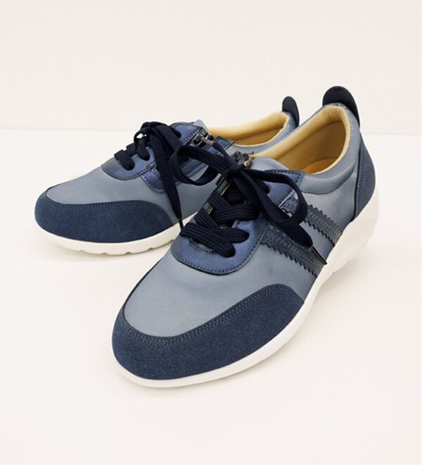 BELLUNA（ベルーナ）の「５Ｅサテン調レースアップスニーカー（スニーカー）」｜詳細画像