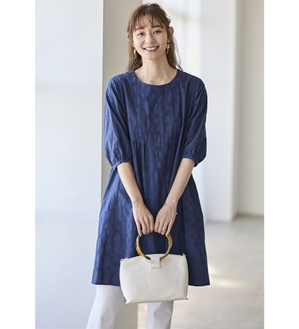 BELLUNA（ベルーナ）の「ナチュラルにお出かけ♪ドット柄チュニックワンピース（チュニックワンピース）」｜詳細画像