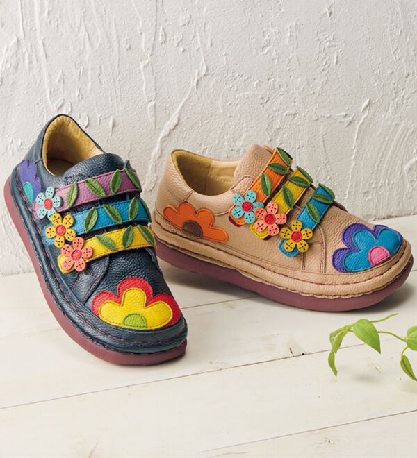 BELLUNA（ベルーナ）の「＜エスタシオン＞幅広牛革フラワーシューズ（フラットシューズ）」｜詳細画像