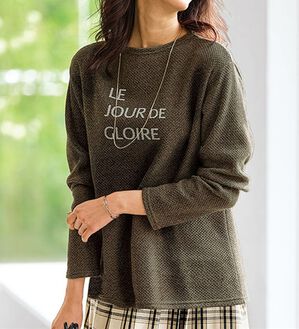 BELLUNA（ベルーナ）の「ふんわり裏起毛ニットソーロゴプルオーバー（カットソー）」｜チャコール