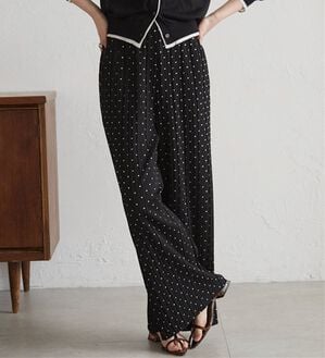 RANAN（ラナン）の「セミワイドプリーツイージーパンツ（フルレングスパンツ）」｜ブラックドット