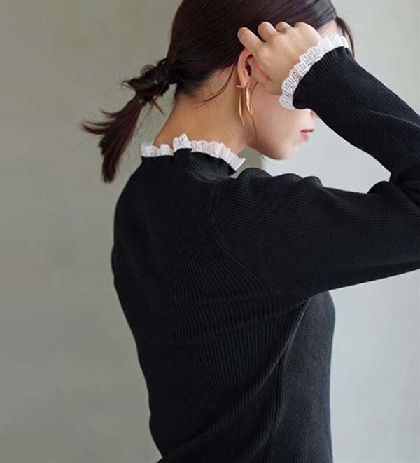 Pierrot（ピエロ）の「レース付ハイネックリブニット（ニット・セーター）」｜詳細画像