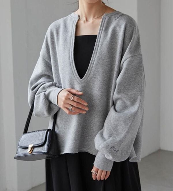 RANAN（ラナン）の「裏起毛Ｖネックロゴ刺しゅうスウェット（トレーナー・スウェット）」｜詳細画像