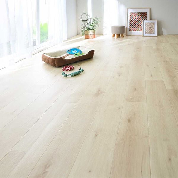 iellio（イエリオ）の「ペット対応フロアクッション＜簡単ロール式・フローリング調・防水・はっ水・抗菌・防カビ・消臭・防炎・滑りにくい・日本製＞（カーペット）」｜詳細画像