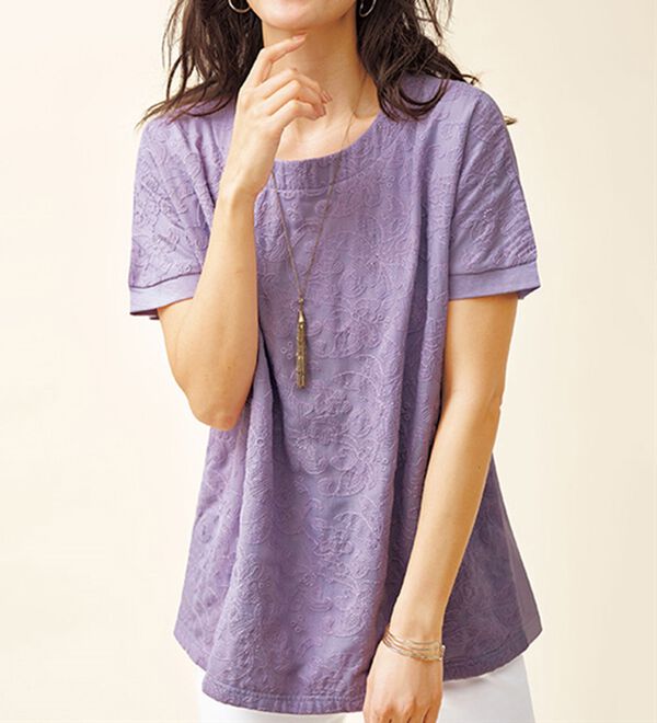 BELLUNA（ベルーナ）の「花柄刺しゅう重ねプルオーバー（カットソー）」｜詳細画像