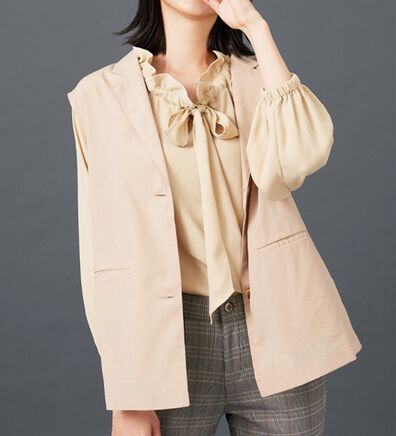 BELLUNA（ベルーナ）の「シアー素材ポケット付テーラードジレ（ジレ）」