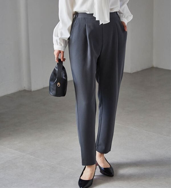 RANAN（ラナン）の「【選べる股下】美脚シルエットタックパンツ（股下６１・６５ｃｍ）（フルレングスパンツ）」｜詳細画像