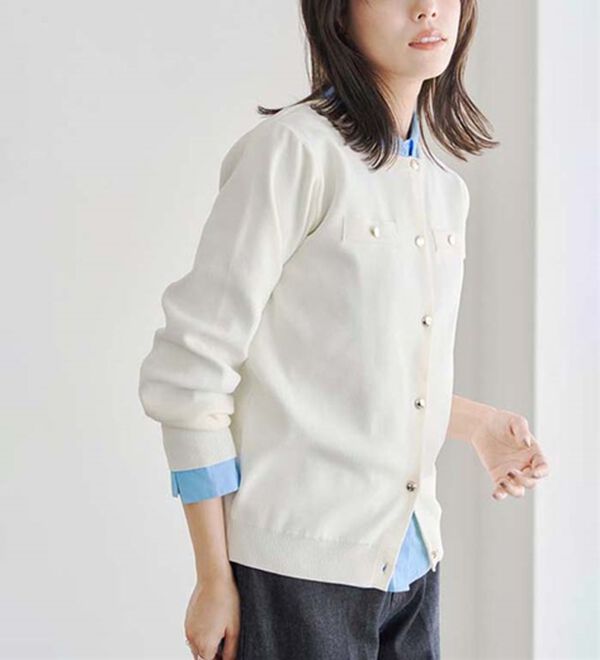 Pierrot（ピエロ）の「上品見えスポンジニットゴールドボタンカーディガン（ニットカーディガン）」｜詳細画像