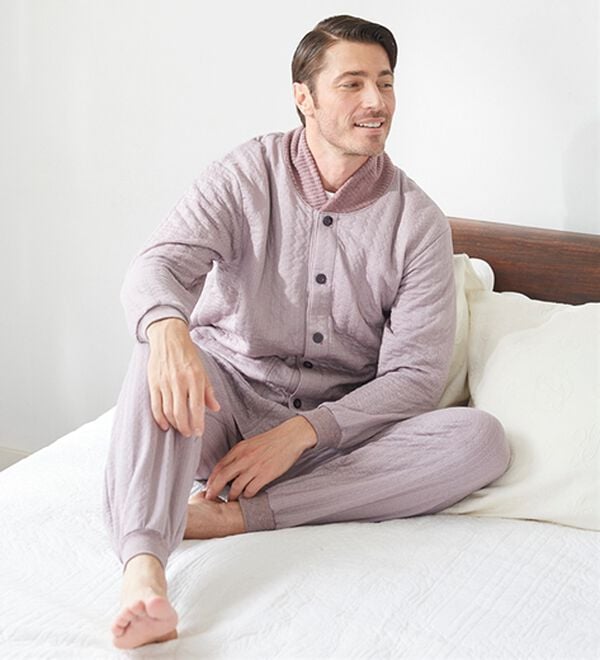 「魔法瓶のように包まれる暖かさのキルトパジャマ（メンズルームウェア）」｜詳細画像