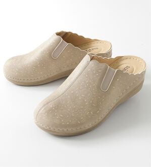 BELLUNA（ベルーナ）の「サッと履ける！草花柄カットワークミュール（サンダル・ミュール）」｜グレー